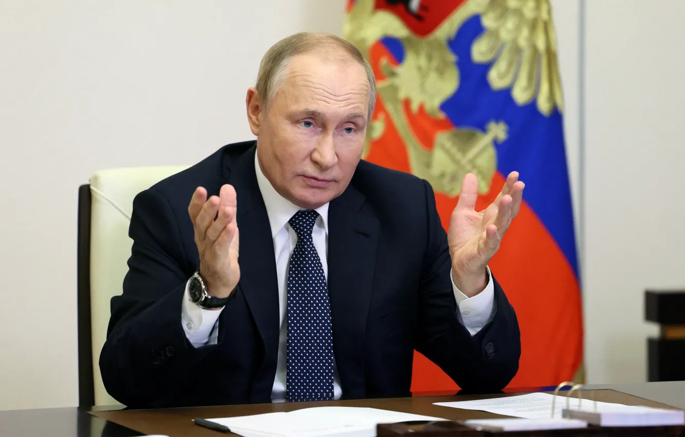 Poutine signe un décret sur l'immigration